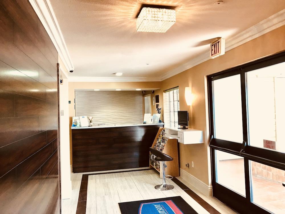 Howard Johnson By Wyndham Salinas Exteriör bild