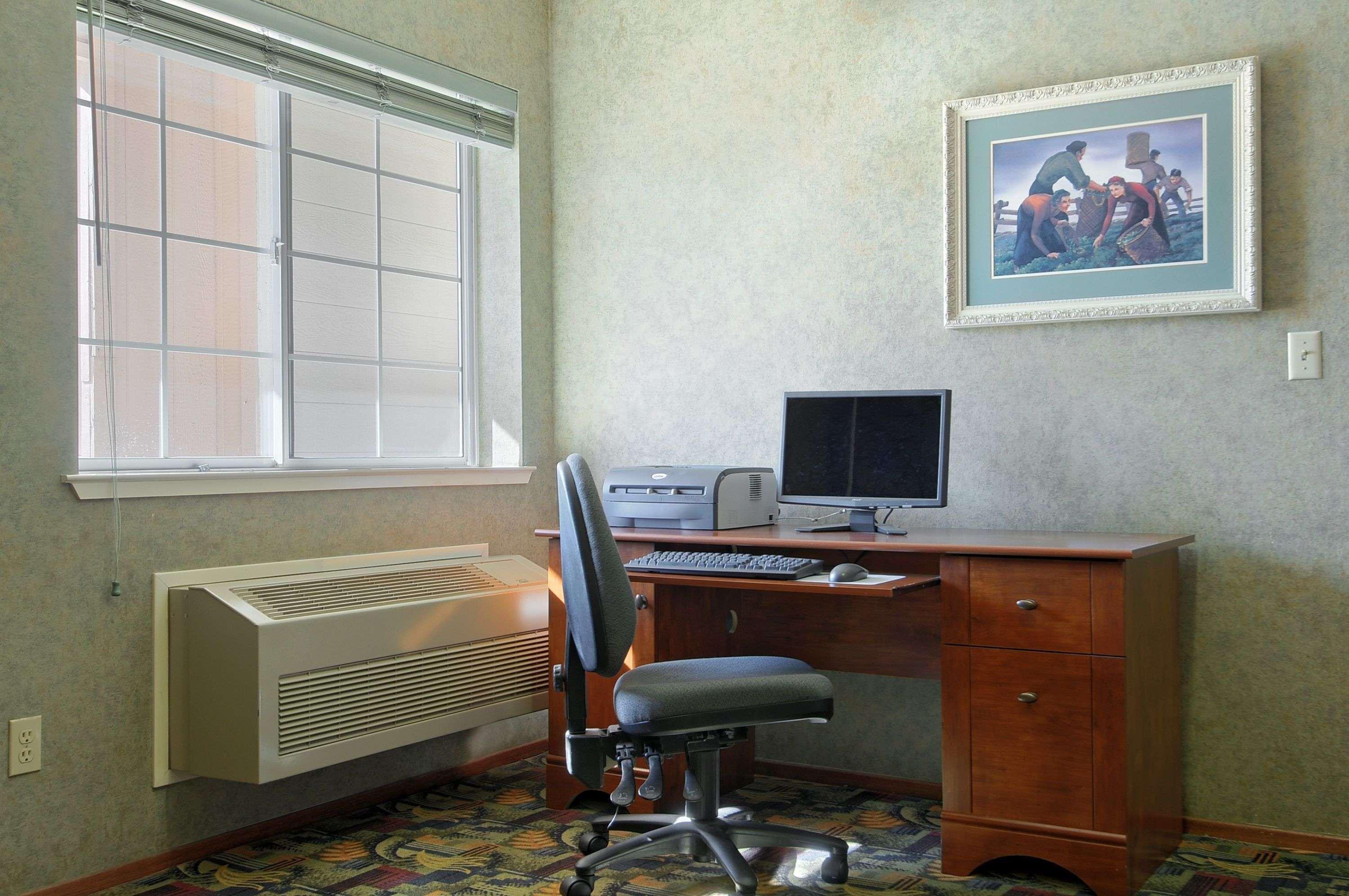 Howard Johnson By Wyndham Salinas Exteriör bild
